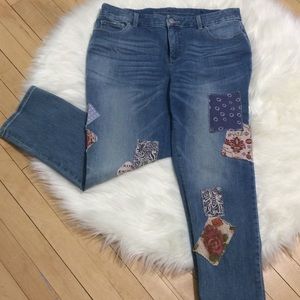 💝🐣2/$20 Chico’s So Slimming Girlfriend Crop 👖